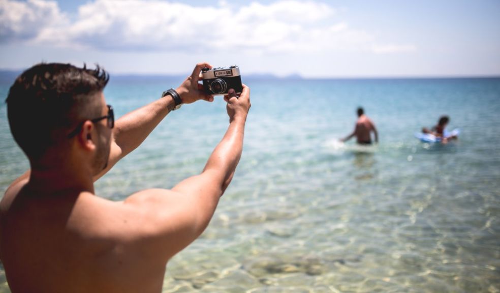 84% of holidaymakers increase the break-in risk by uploading social snaps while they’re away travel