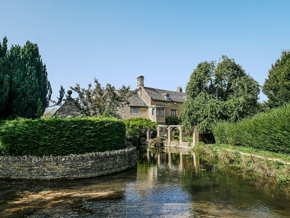 Cotswolds mini moon wedding travel guide