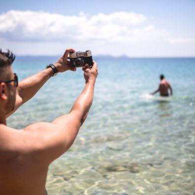 84% of holidaymakers increase the break-in risk by uploading social snaps while they’re away travel